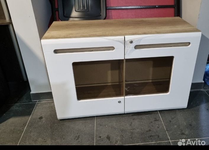 Тумба на замке