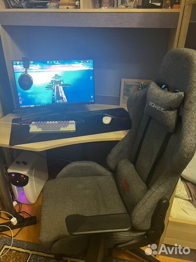 Мощный игровой компьютер с монитором