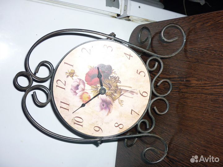 Часы в кованом корпусе, настольные