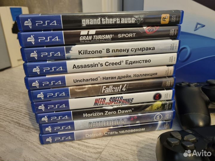 Sony Playstation 4 Slim (PS4), 10 игр на дисках