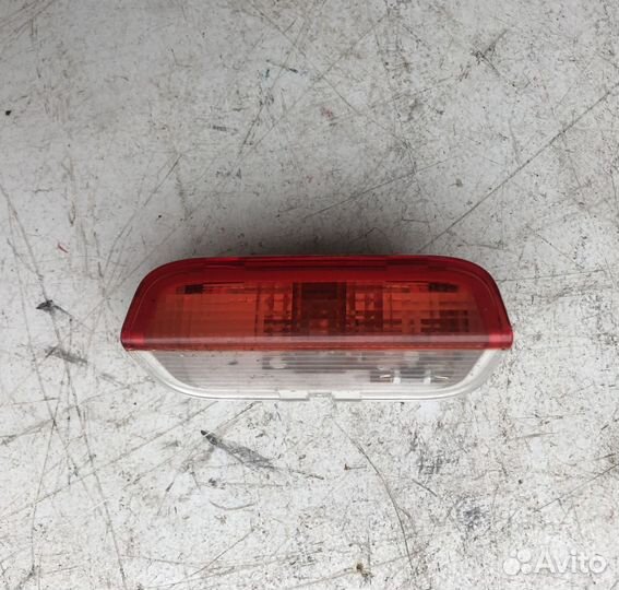 Салонный плафон подсветки задней R двери Пассат Б6