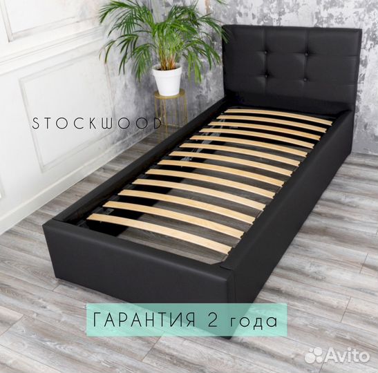 Кровать в мягкой обивке