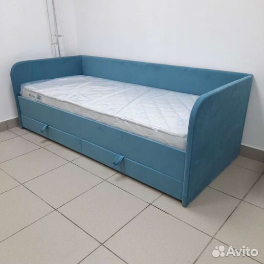 Детская кровать с ящиками