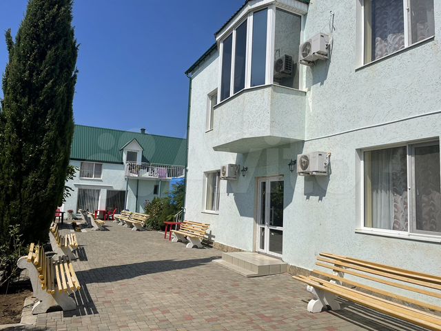 Дом 1000 м² на участке 8 сот.