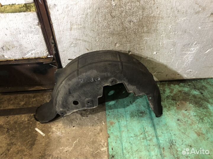 Подкрылок задний левый Toyota Corolla Verso