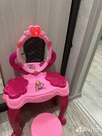 Туалетный столик с зеркалом и подсветкой детский
