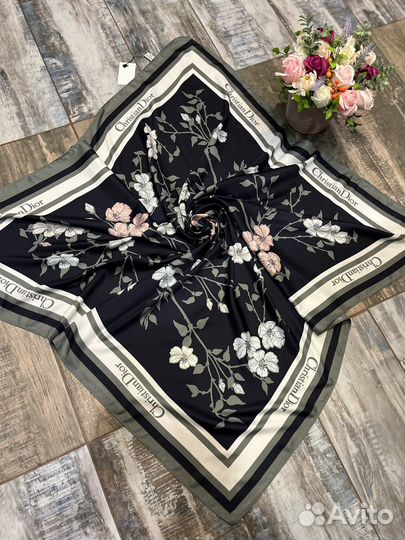 Шелковый платок Dior темно-синий с цветами