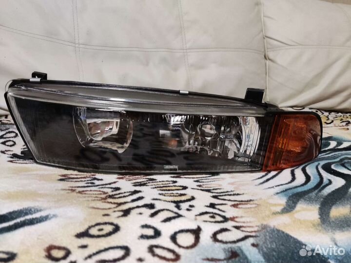 Фара mitsubishi Galant 8