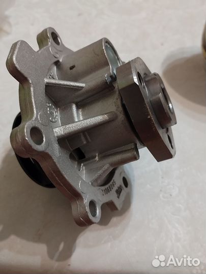 Водяной насос артикул 506837 Valeo