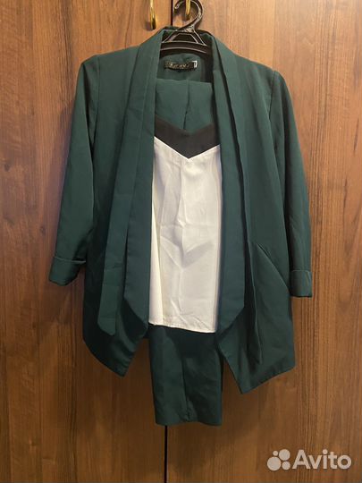 Брючный костюм женский