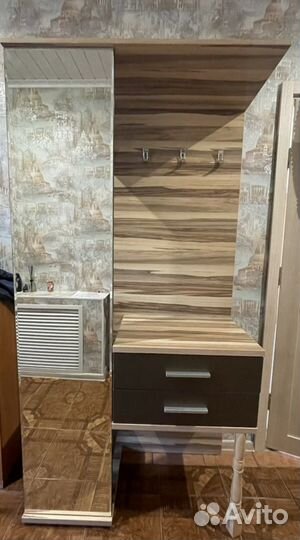 Стенка в прихожую