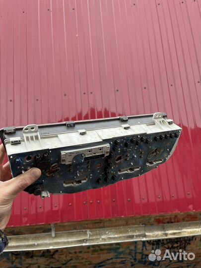 Щиток приборов на toyota premio