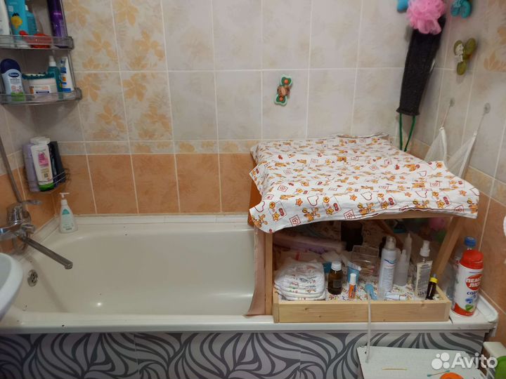 Пеленальный столик на ванную