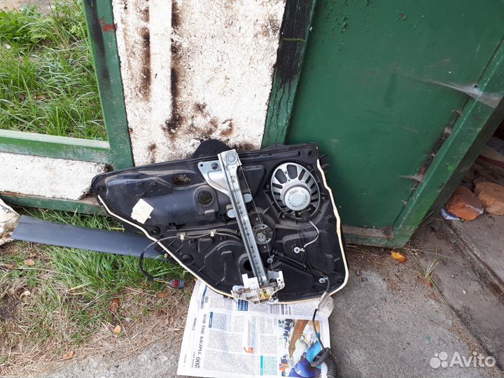 Обшивка и внутренности дверей Ford Fusion