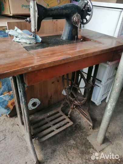 Швейная машинка старая