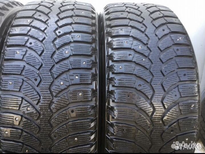 Bridgestone Blizzak Spike-01 215/55 R17 98T