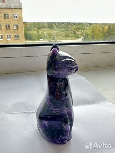 Кошка из чароита хорошее качество