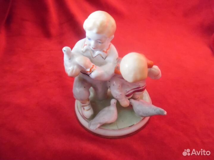 Девушка С ВДНХ и фарфор СССР