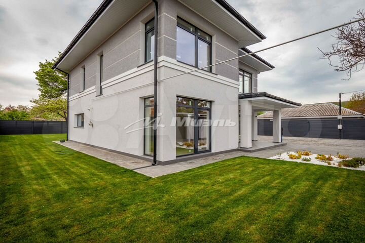 Дом 192,3 м² на участке 7,4 сот.