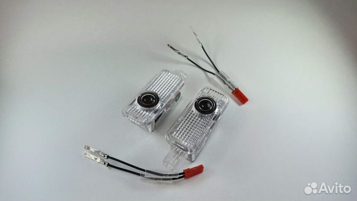 Подсветка в двери с проекцией логотипа Ауди (пара)