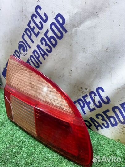 Фонарь задний левый Toyota Avensis универсал 1.8