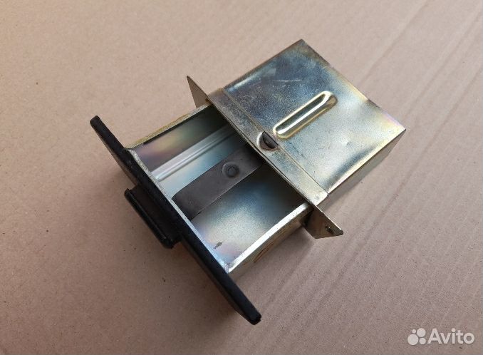 Коллекционная пепельница 2121 Нива