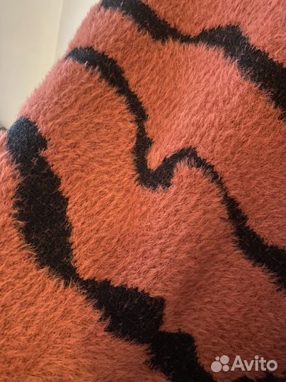 Свитер пушистый