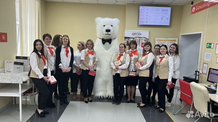 Белый мишка с поздравлением на 8 марта