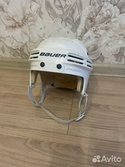 Хоккейный шлем