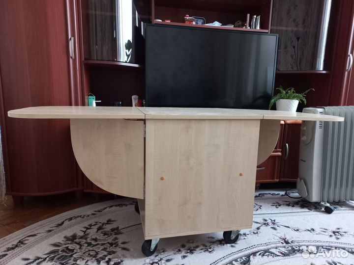 Журнальный столик на колесиках бу