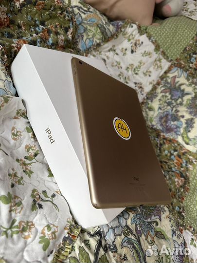 Apple iPad 5 поколения 2017 года 128гб wifi