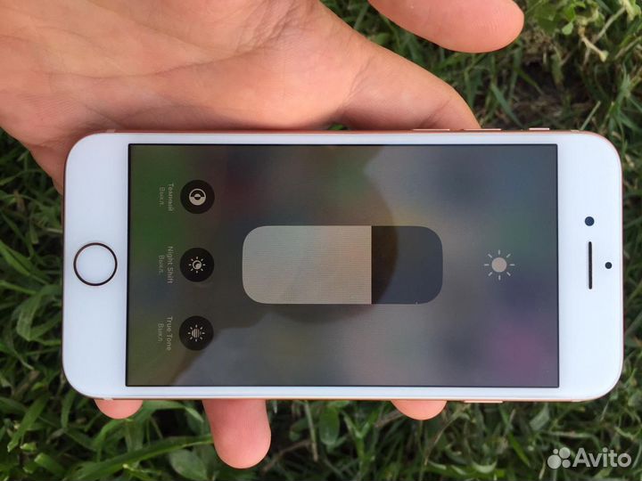 Телефон iPhone 8 64 gb