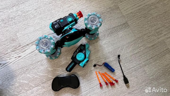 Машинка на радиоуправлении танк