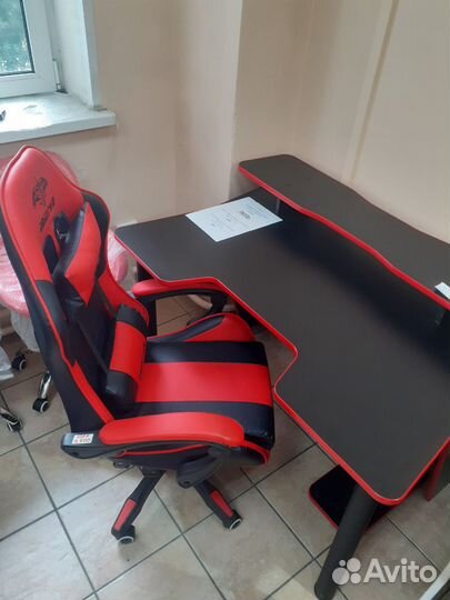 Игровой набор компьютерный стол, геймерское кресло