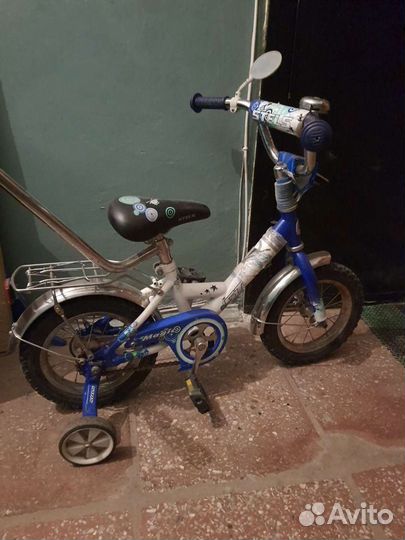 Детский велосипед с родительской ручкой stels