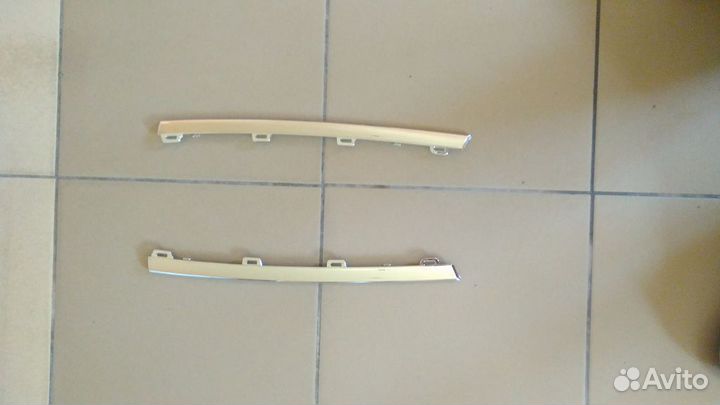 Volkswagen Golf Молдинг решетки радиатора правый