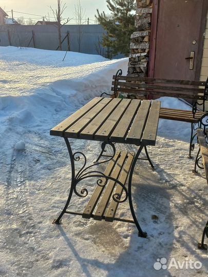 Комплект кованой садовой мебели для дачи