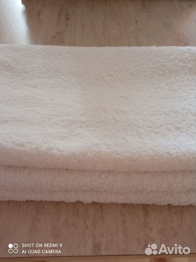 Полотенца махровые и простынь на резинке из Турции