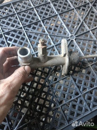 Главный цилиндр сцепления Mitsubishi Lancer C62A