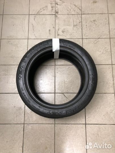 Michelin Pilot Sport 285/40 R19