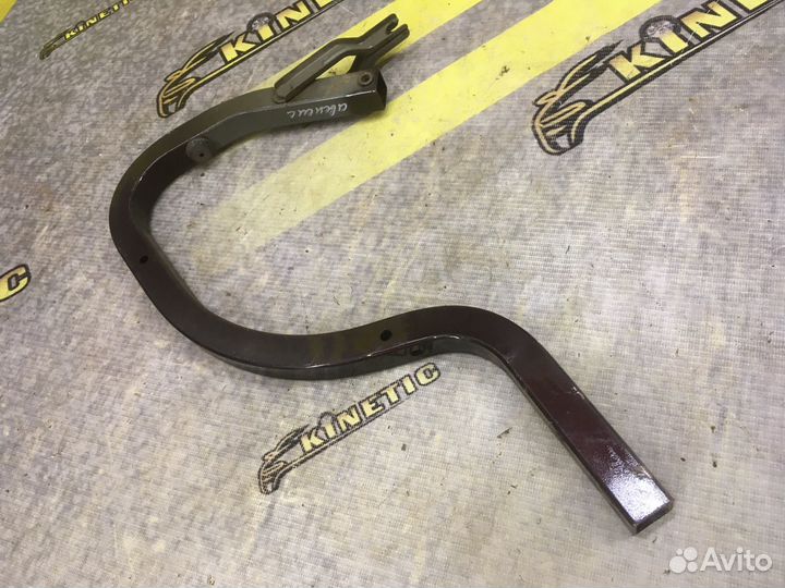 Петля крышки багажника Тойота Авенсис Т25