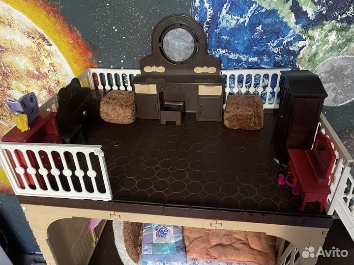 Домик для кукол и фургон