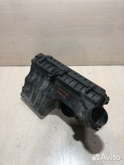 Корпус воздушного фильтра Шкода Фабия 2