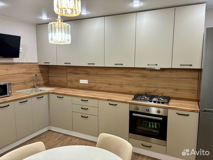 Угловая кухня в наличии