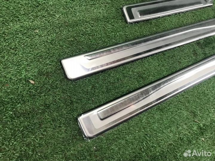 Накладка на порог (наружная) Mitsubishi Outlander