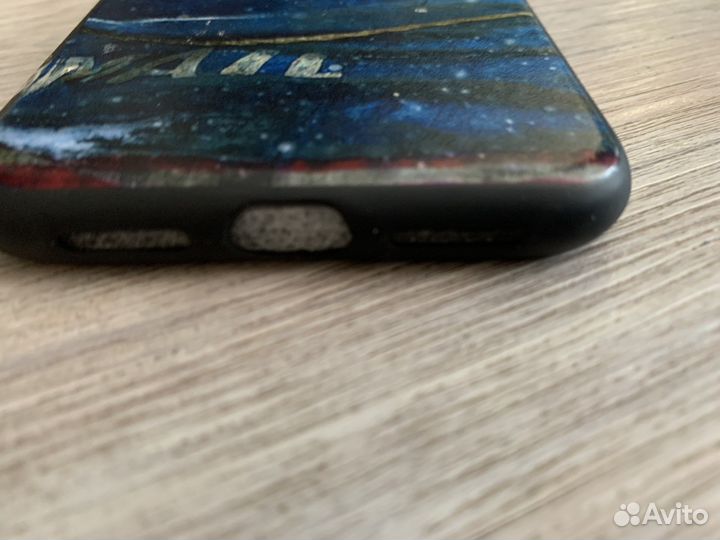 Чехол на телефон, наушники и фонарик - все по 200