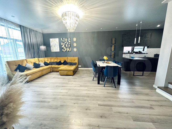 Коттедж 192 м² на участке 9 сот.