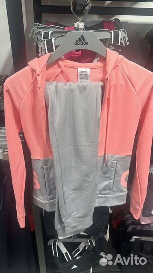Продам спортивный костюм