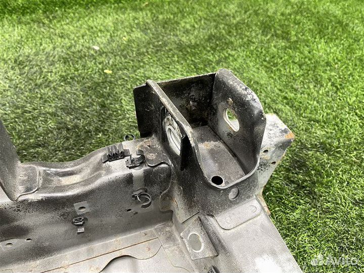 Крепление рычага заднее Toyota Regius / Touring