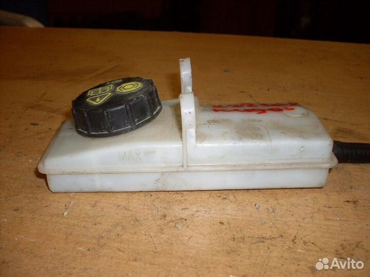 Бачок главного тормозного цилиндра (Ford Kuga)